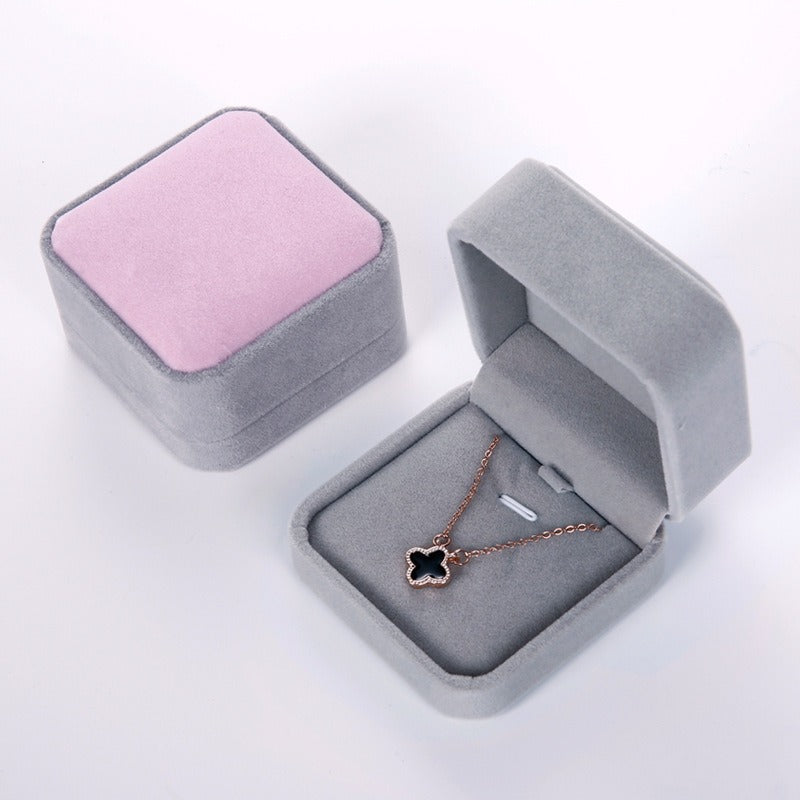 Velvet Jewelry Box – Elegant Packaging & Storage Case for Rings, Earrings & Necklaces