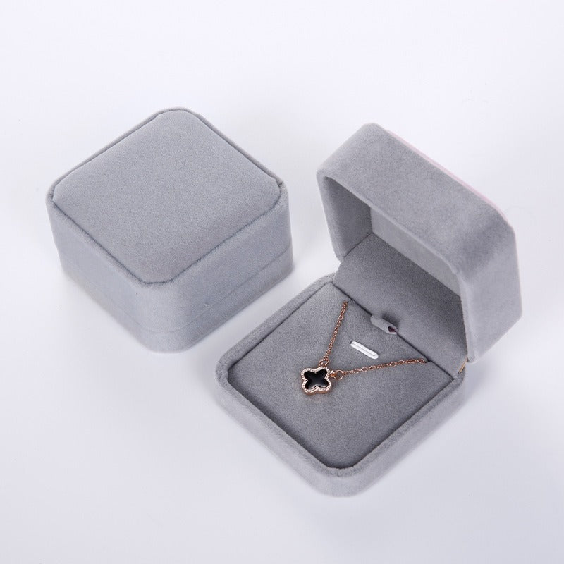Velvet Jewelry Box – Elegant Packaging & Storage Case for Rings, Earrings & Necklaces