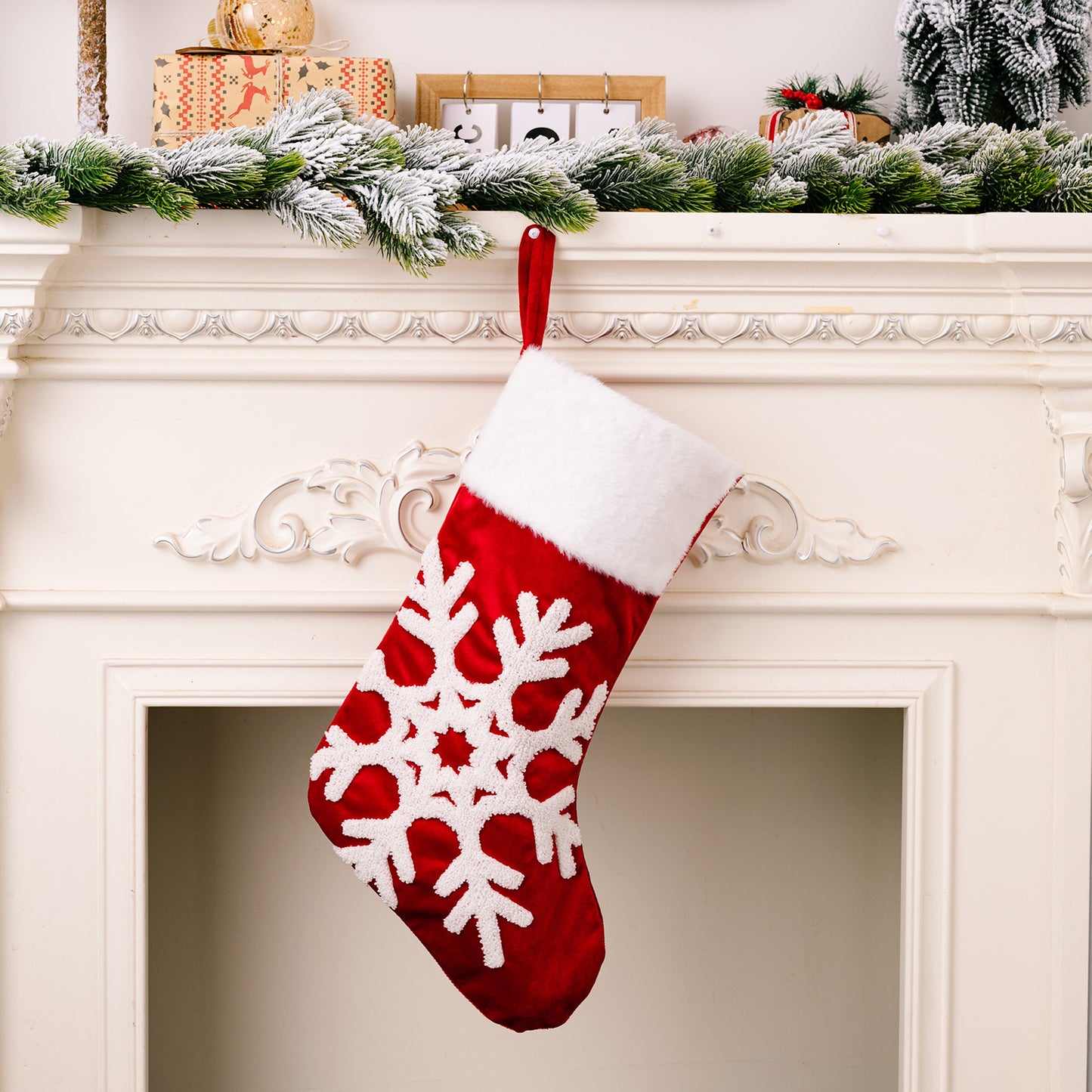 High-End Red Christmas Socks with Snowflake Design - Gift Socks & Festive Gift Bags